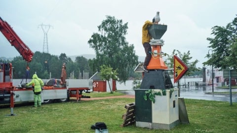 Årets skulpturer på plass i Svelvik