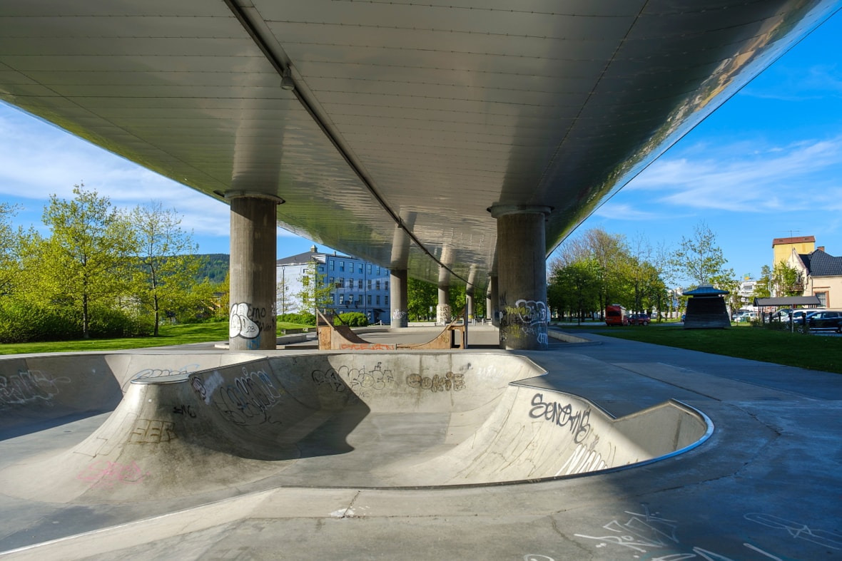 Skatepark under motorveibru.