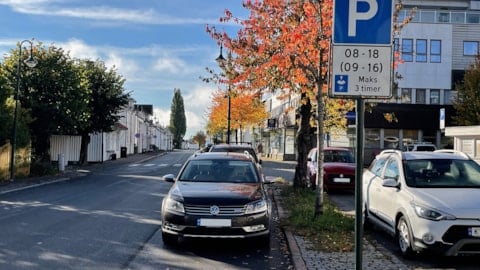 Innfører parkering med parkeringsskive i Storgaten i Svelvik